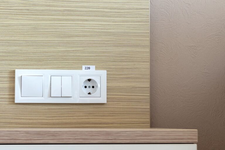 jakie-gniazdko-elektryczne-wybrac-do-kuchni-lazienki-i-sypialni