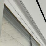 Karnisz podtynkowy wpuszczony w sufit
